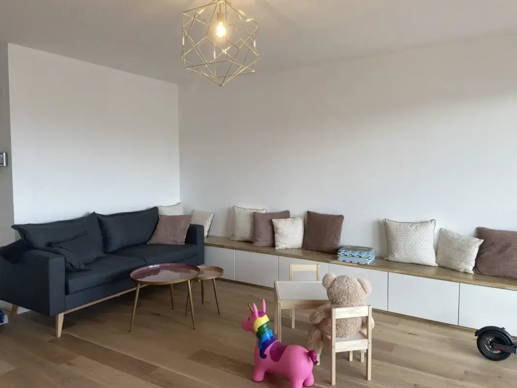 Prix pose parquet à Lyon avec finitions vitrifiées