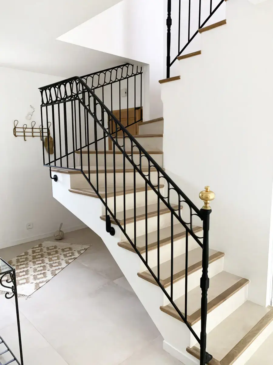 Pose de carrelage grand format dans une salle de bain Ă Lyon