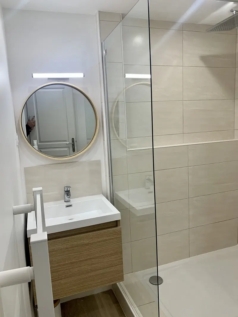 Rénovation salle de bain 3m² avec douche italienne à Meyzieu