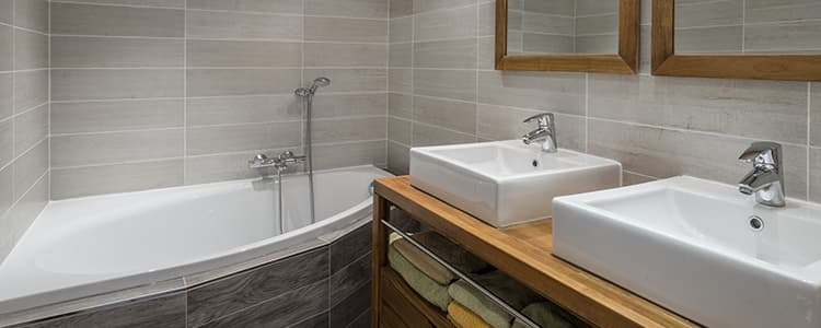 Devis rénovation salle de bain à Lyon et Meyzieu : prix 2025, fourchettes et exemples réels