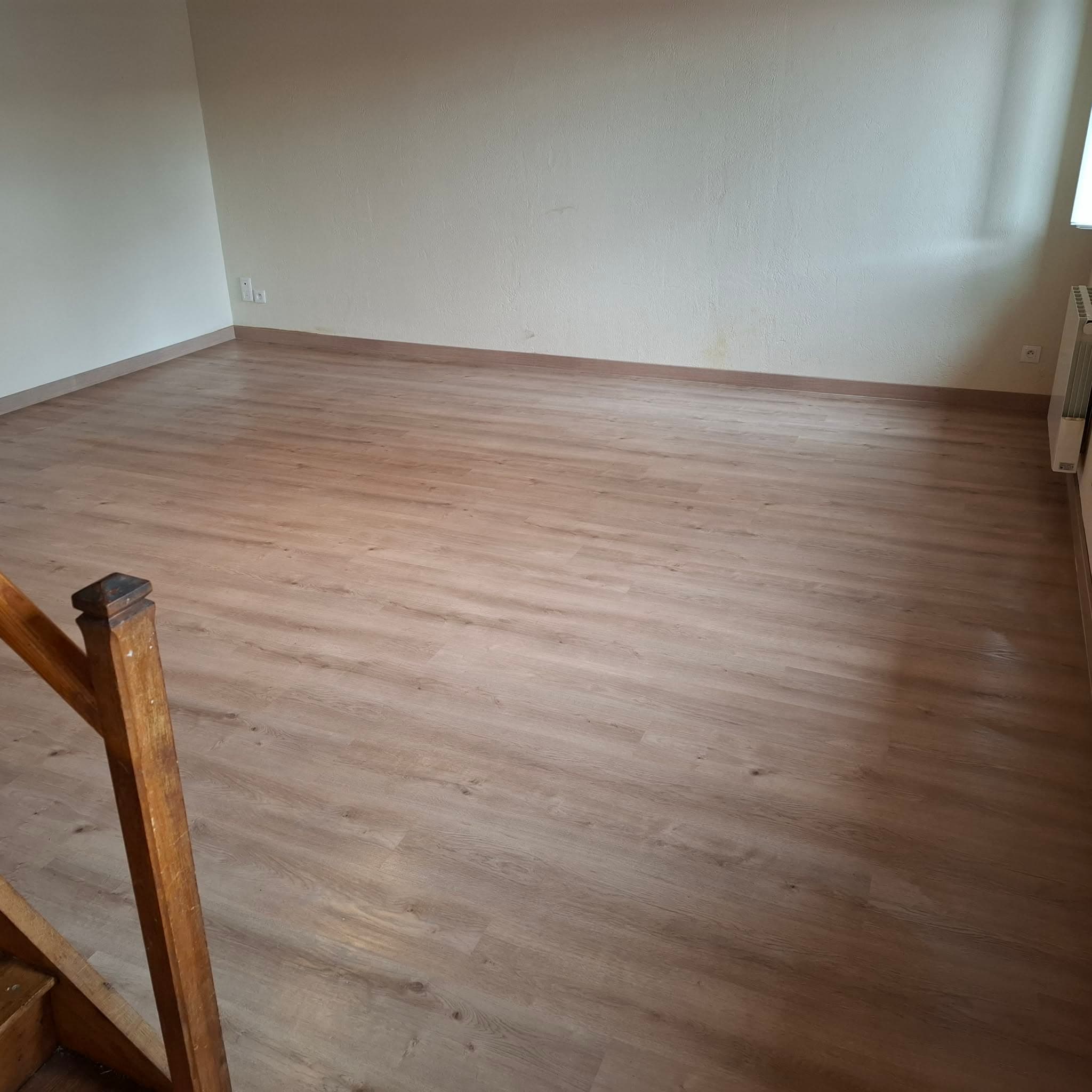 Pose parquet stratifié à Saint-Laurent-de-Mure — Avant/Après - Image 1