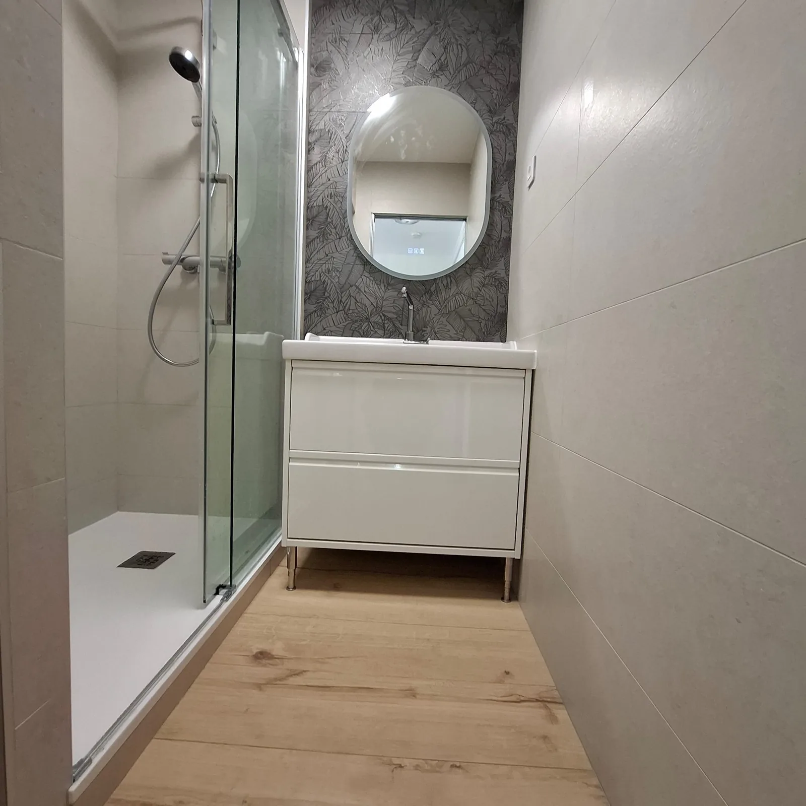 Rénovation salle de bain 3 m² à Meyzieu — douche italienne et meuble suspendu – rénovation Salle de bain à Lyon
