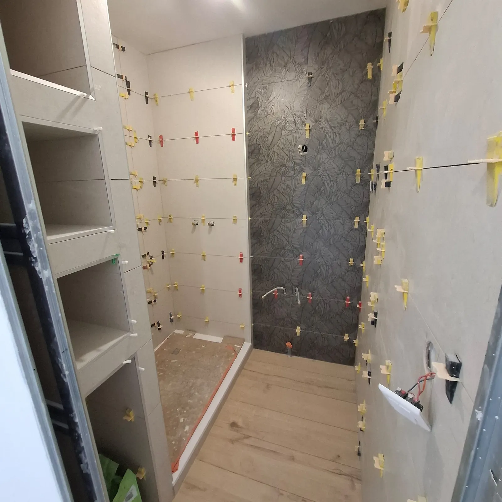 Rénovation salle de bain 3 m² à Meyzieu — douche italienne et meuble suspendu - Image 4