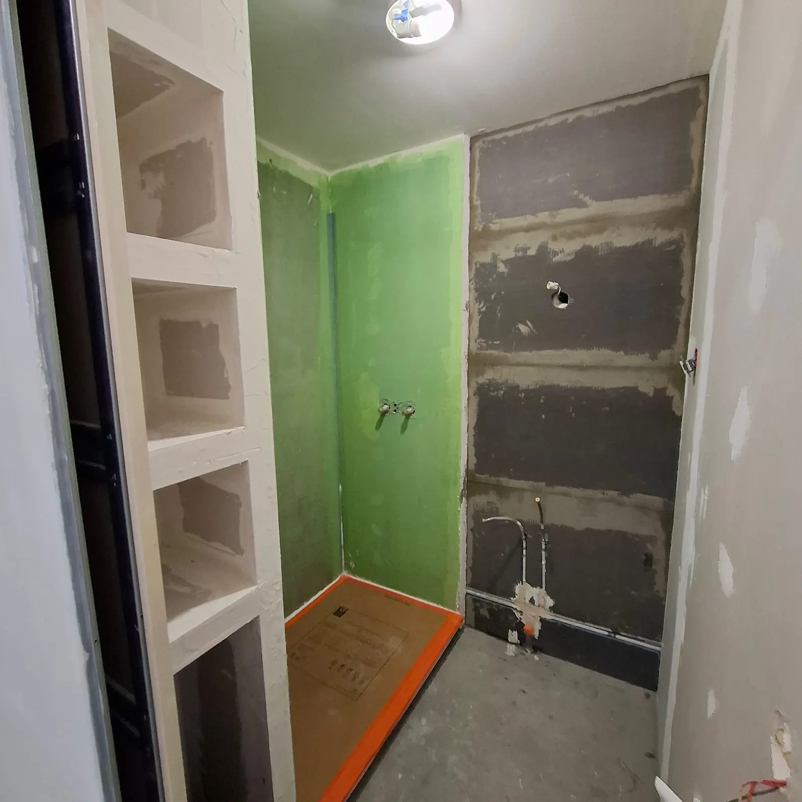 Rénovation salle de bain 3 m² à Meyzieu — douche italienne et meuble suspendu - Image 2